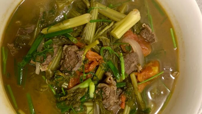 canh-dua-chua-nau-thit-bo canh cải chua nấu thịt bò